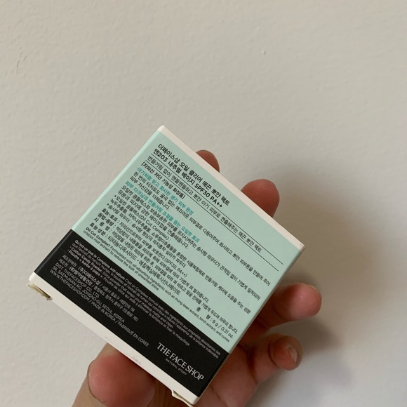 Compact Powder - Picture 2 of 3